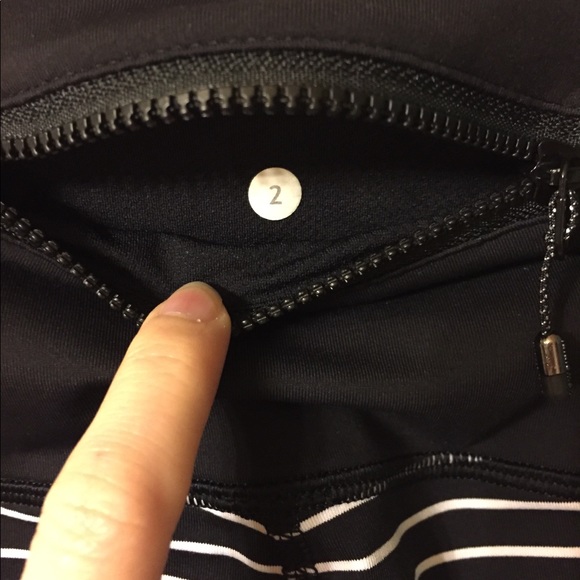 Lululemon Runday Crop Parallel Stripe Blk/Wht Sz2 - Picture 8 of 8